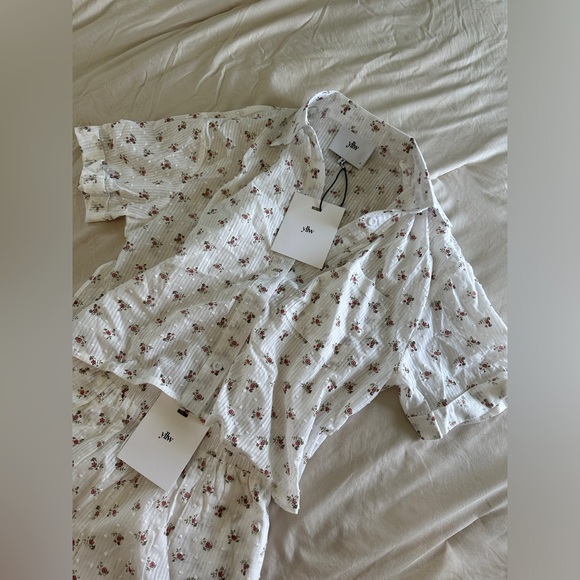 Floral White Cotton Pajama Set - Relaxed Short Sleeve Top & Shorts - Picture 3 of 11